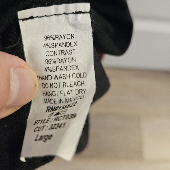 Red & Black Raglan  Long Sleeve Tee (Large) - Picture 2 of 3